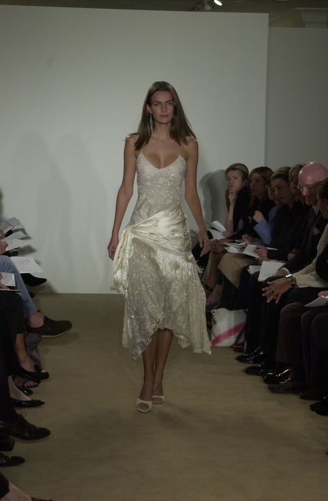 Ralph Lauren Runway, Girl Prom, 90s Runway Fashion, Vintage Runway, Runway Outfits, Runway Dresses, Couture Runway, Ralph Lauren Dress, Runway Pictures