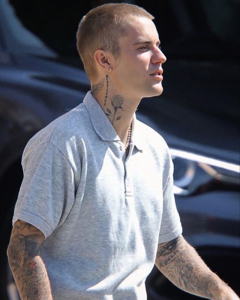 Justin Bieber 2021 new hairstyle buzzcut street style wallpaper Justin Bieber Hairstyle, Justin Bieber 2018, Buzz Cut For Men, Bleached Hair Men, Beckham Hair, All About Justin Bieber, Buzz Cut Hairstyles, Mens Haircuts Short Hair, Boys Hair