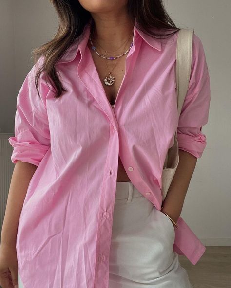 how to style bright coloured clothes Poplin Shirt Outfit, Oversized Blouse Outfit, Pink Shirt Outfit, Ladylike Outfits, Looks Adidas, Camisa Jeans, Causual Outfits, Cute Summer Dresses, Tshirt Outfits