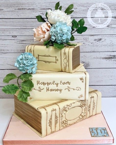 Book Themed Wedding Cakes, Book Wedding Cake Ideas, Puzzle Wedding Cake, Books Wedding Cake, Wedding Cake Book Theme, Book Wedding Cake, Cakes Based On Books, Bookish Wedding, Crazy Wedding Cakes