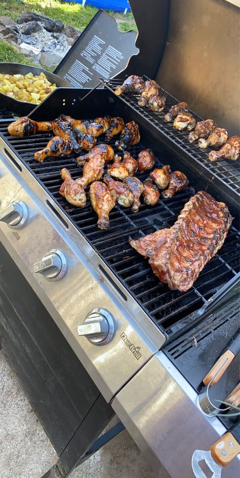 One last BBQ to round out this amazing weekend!!! Backyard Bbq Party Aesthetic, Bbq Instagram Story, Black Cookout Aesthetic, Cookout Aesthetic, Bbq Pictures, Bbq Pics, Small Bbq, Cookout Party, Backyard Bbq Party