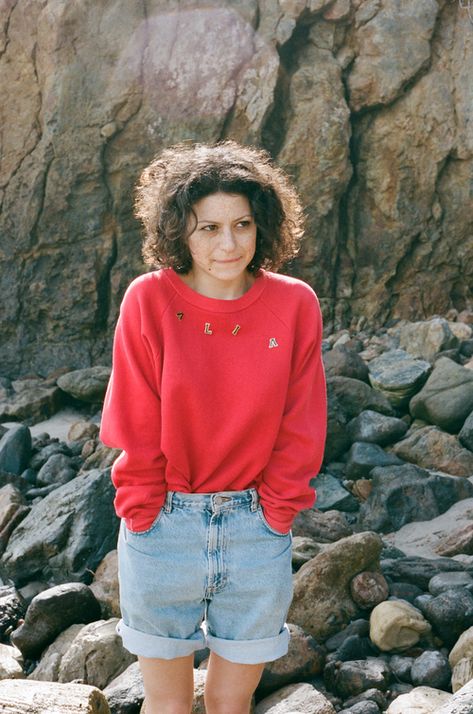 outfit vibes Queer Women Fashion, Queer Women, Alia Shawkat, Expensive Dresses, Nerd Fashion, Garage Door, Fashion Inspo Outfits, Curly Hair, Pretty People