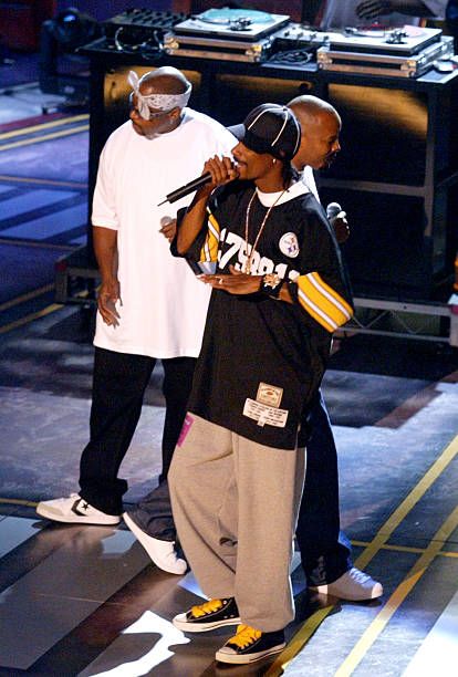 '213' Nate Dogg, Warren G and Snoop Dogg (Sep 27, 2004) BET Comedy Awards Rehearsal 90s Fashion Men Outfits, 2000s Hip Hop Fashion, Fashion Men Outfits, Gangsta Rap Hip Hop, Look Hip Hop, 2000s Hip Hop, 90s Rappers, Looks Hip Hop, Mode Hip Hop