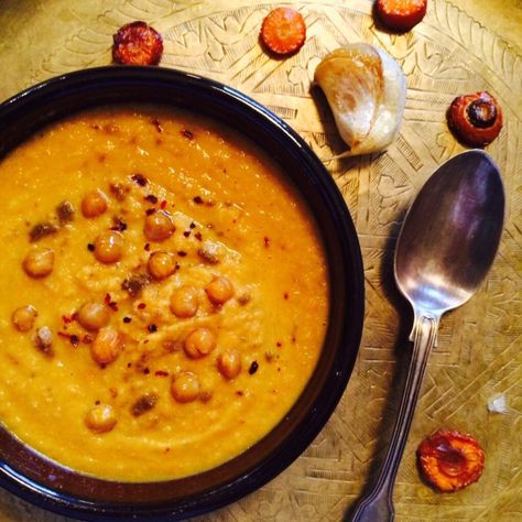 Roasted carrot, chickpea and garlic soup, 26p (VEGAN) – COOKING ON A BOOTSTRAP Carrot Chickpea, Jack Monroe, Roasted Carrot, Garlic Soup, Chickpea Soup, Soup Maker, Chick Pea, Supper Ideas, Carrot Soup