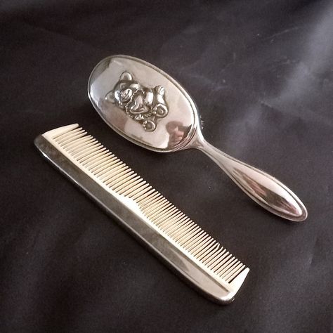 Old Christening Gift Brush and Comb Silver Plated Toiletries Set for Babies Birth Gift Old Baby Kit Vintage Collectibles First Birthday Gift Baby Birth Gifts, Brush And Comb, Comb Set, Baby Kit, Birth Gift, First Birthday Gifts, Vintage Objects, Baptism Gifts, Baby Birth