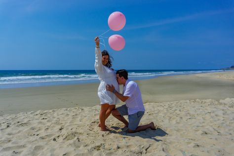 It's a girl Gender Reveal Beach Ideas, Gender Reveal Beach, Beach Balloons, Outfit Gender Reveal, Beach Gender Reveal, Beach Ideas, Reveal Ideas, Reveal Parties, Gender Reveal Party