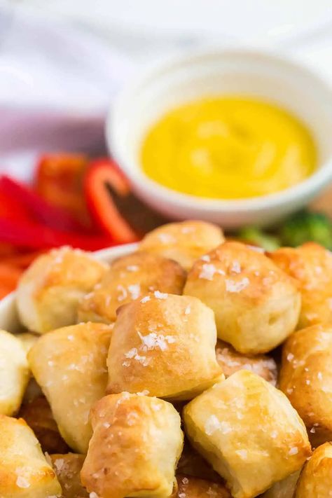 3 Ingredient Pretzel Bites (No Self Rising Flour) 2 Game Night Snacks, Yogurt Pretzels, Pretzel Bites Recipes, Soft Pretzel Recipe, Pretzels Recipe, Soft Pretzels, Self Rising Flour, Flour Recipes, 3 Ingredient