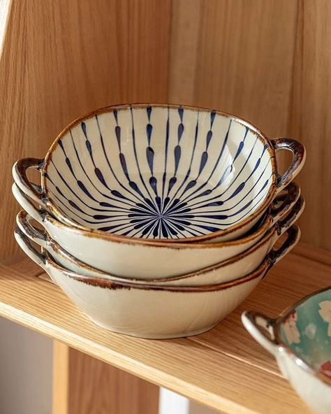 Add a touch of vintage elegance to your dining experience with our Heritage Garden Ceramic Salad Bowl. Perfectly crafted for those who appreciate the charm of classic design, this bowl is as functional as it is beautiful. 🛍🪑🍽🥣 Get Yours Today The Gift Horse 🎁 🔗🔗👇👇 https://shopthegifthorse.com/products/heritage-garden-ceramic-bowl #dining #dinner #bowl #giftideas #weddinggift Noodle Pasta, Ceramic Salad Bowl, Dinner Bowl, Bowl With Handle, Japanese Tableware, Matcha Bowl, Pasta Bowl, Vintage Elegance, Salad Bowl