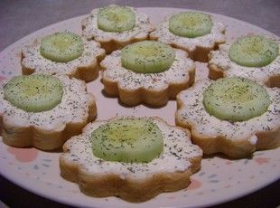 Cucumber Sandwiches Make French Bread, Cucumber Sandwiches Recipes, Cucumber Appetizers, Tube Pan, Shaped Bread, Vegetable Appetizers, Appetizer Sandwiches, Summer Eats, Party Sandwiches