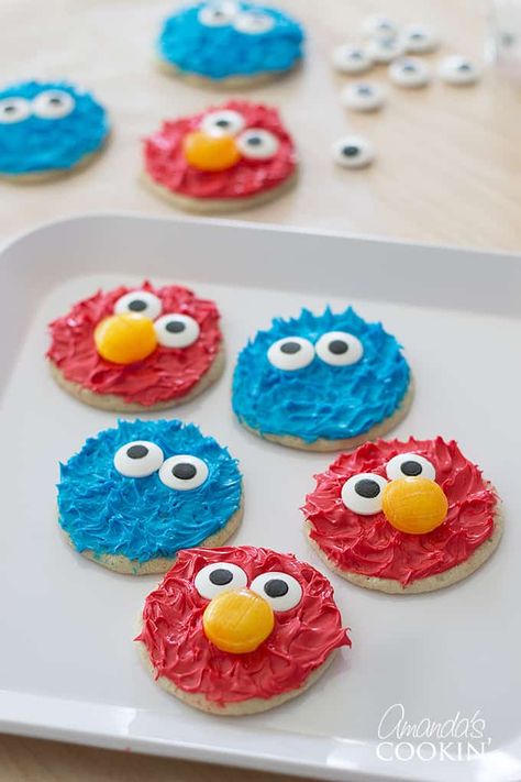 Elmo Snacks, Cookie Monster And Elmo, Elmo Birthday Party Boy, Elmo First Birthday, Cookie Monster Birthday Party, Cookie Monster Cake, Elmo Cookies, Cookie Monster Party, Cookie Monster Birthday