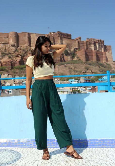 Custom Made Baggy Pants for Women Dark Green Linen Pant - Etsy New Zealand Cropped Linen Trousers Outfit, Dark Green Summer Outfit, Linen Trousers Outfit, Green Linen Trousers, Baggy Pants For Women, Baggy Pants Outfit, Green Linen Pants, Green Pants Outfit, Linen Pants Outfit