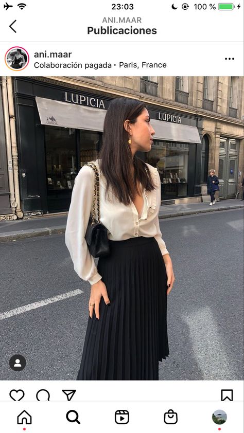 Pleated Skirt Outfit Summer Casual, Summer Pleated Skirt Outfit, Black Pleated Skirt Outfit Summer, Black Pleated Midi Skirt Outfit, Pleated Skirt Outfit Spring, Pleated Skirt Outfit Summer, Pleated Skirt Outfit Ideas, Black Pleated Skirt Outfit, Pleated Midi Skirt Outfit