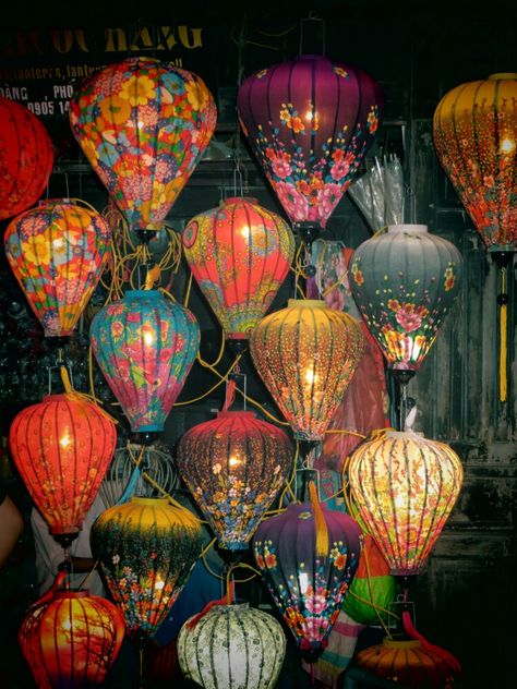 Lanterns, Hoi An, Vietnam Estilo Kitsch, Decoration Vitrine, Hoi An Vietnam, Deco Boheme, Lantern Lamp, Asian Decor, Chinese Lanterns, Hoi An, Paper Lanterns