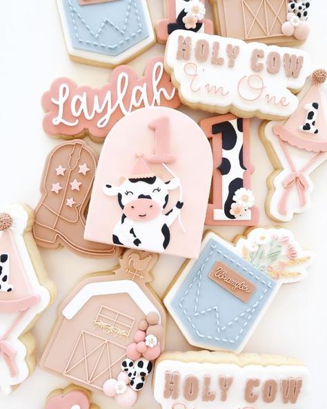 Pink Barnyard Party, Party Snack Table, 1st Rodeo, Baby First Birthday Themes, Rodeo Birthday Parties, Cow Birthday Parties, Farm Cookies, Autumn Birthday, Health Improvement