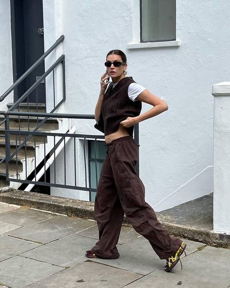 The 10 Best Pairs of Cargo Trousers to Buy Now | Who What Wear UK What To Wear With Cargo Pants, Best Cargo Pants, Parachute Pants Outfit, Asics Fashion, Tan Outfit, Pants Outfit Ideas, Cargo Pants Outfit, Effortlessly Chic Outfits, Funky Outfits