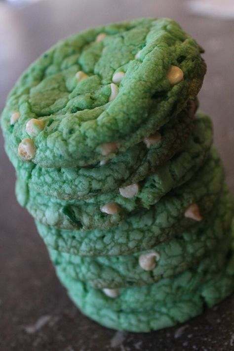 Green Velvet Cake Box Cookies: 3ten.ca #stpatrick #cookies #green Green Velvet Cake, Colored Cookies, Cake Box Cookies, Box Cookies, Green Cake, Baby Shower Desserts, White Cake Mixes, Cake Box, Cake Mix Cookies