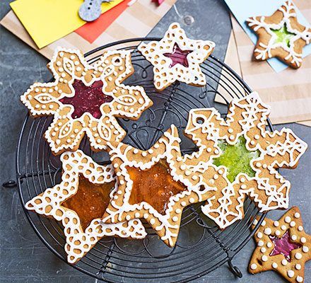 Gingerbread stained glass biscuits Homemade Christmas Gift Ideas, Homemade Christmas Gift, Christmas Biscuits, Bbc Good Food, Foodie Friends, Edible Gifts, Diy Teacher Gifts, Bbc Good Food Recipes, Gourmet Gifts