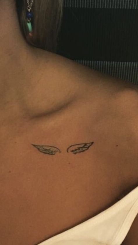 Small Side Hip Tattoos, Coller Bone Tattoos Women, Angel Wings Tattoo Shoulder, Small Wings Tattoo, Side Hip Tattoos, Clavicle Tattoo, Rib Tattoos For Women, Magic Runes, Panda Tattoo