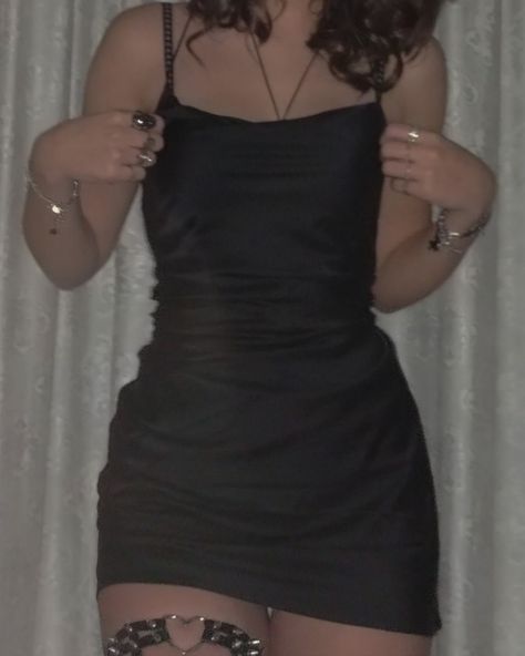 Outfit With Garter Belt, Skin Tight Dress Outfit, Black Mini Dress Outfit, Dress With Garter, Black Dress Aesthetic, Outfits Aesthetic Grunge, Outfit Clubwear, Little Black Dress Outfit, Tight Dress Outfit