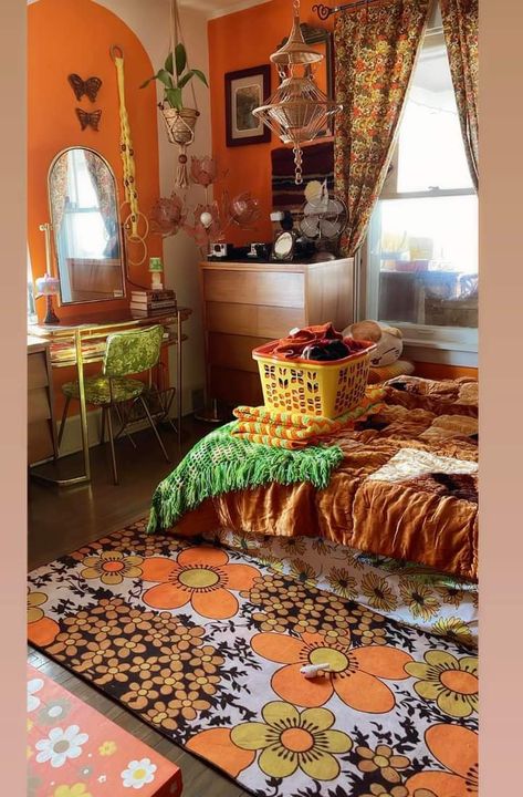 70s Inspired Studio Apartment, Authentic 70s Bedroom, 70s Core Room, 70s Bohemian Bedroom, 70s Interior Bedroom, 1970s Inspired Bedroom, 70s Themed Bedroom Aesthetic, 70s House Bedroom, 70s Home Decor Bedroom