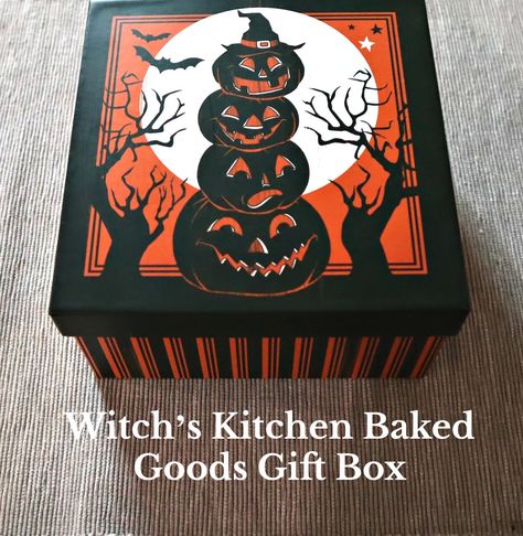 Aesthetic Box Design, Halloween Packaging Design, Baked Goods Gift, Halloween Packaging, Halloween Package, Halloween Boxes, Witch's Kitchen, Decorated Boxes, Halloween Box