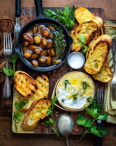 Garlic Bread Cheese, Dennis Prescott, Food Boards, Bread Cheese, Beef Curry, Drink Ideas, Food Platters, Roasted Garlic, Garlic Bread