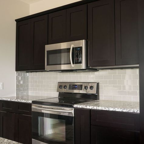 Kitchen Backsplash With Dark Cabinets, White Granite Kitchen, Backsplash With Dark Cabinets, Espresso Kitchen Cabinets, Espresso Cabinets, Replacing Kitchen Countertops, Espresso Kitchen, Dark Kitchen, Dark Kitchen Cabinets