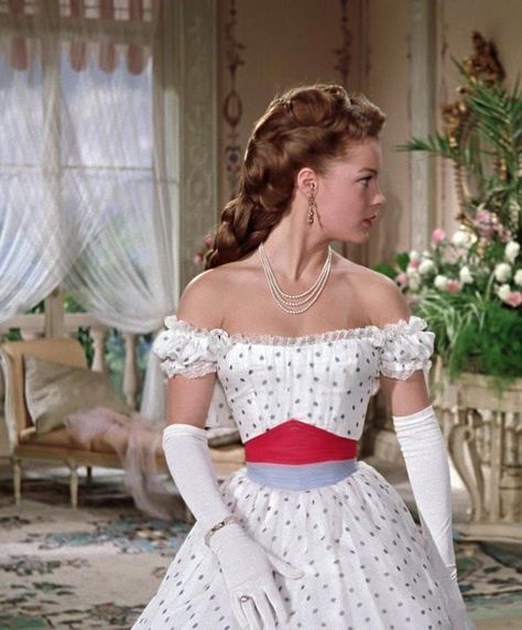 judy garland Royalty Aesthetic, Princess Core, Romy Schneider, Judy Garland, Fairytale Dress, Princess Aesthetic, Looks Chic, Historical Dresses, 인물 사진