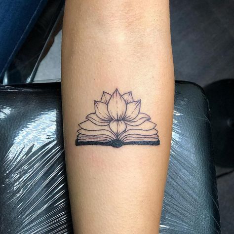 #tattoo #simpletattoo #lineworktattoo #lotustattoo #lotusflowertattoo #lotusflower #lotus #booktattoo #armtattoo #lakesidetattoo… Vintage Clock Tattoos, Small Lotus Tattoo, Bookish Tattoos, Literary Tattoos, Theme Tattoo, Line Work Tattoo, Lotus Tattoo, Book Tattoo, Tattoo Feminina