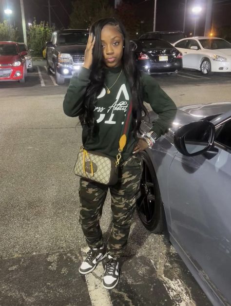 Army Green Dunks Outfit, Olive Green Dunks Outfit Women, Olive Green Dunks Outfit Black Women, Olive Green Outfit Black Women, Olive Green Jordan 4s Outfit, Olive Green 4s Outfit, Medium Olive Dunks Outfit, Olive Dunks Outfit, Olive Green Dunks Outfit