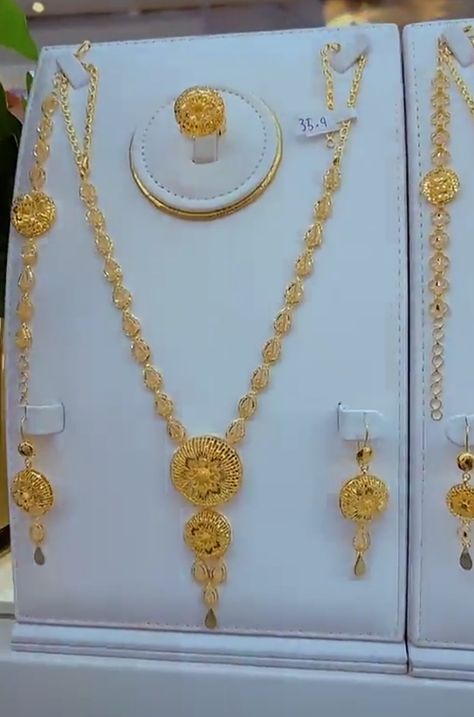 Simple Long Necklace, Dubai Gold Jewelry, Unique Gold Jewelry Designs, Wedding Jewelry Sets Bridal Jewellery, Full Hand Mehndi, Rani Haar, Wedding Necklace Set, Choker Necklace Designs, New Gold Jewellery Designs