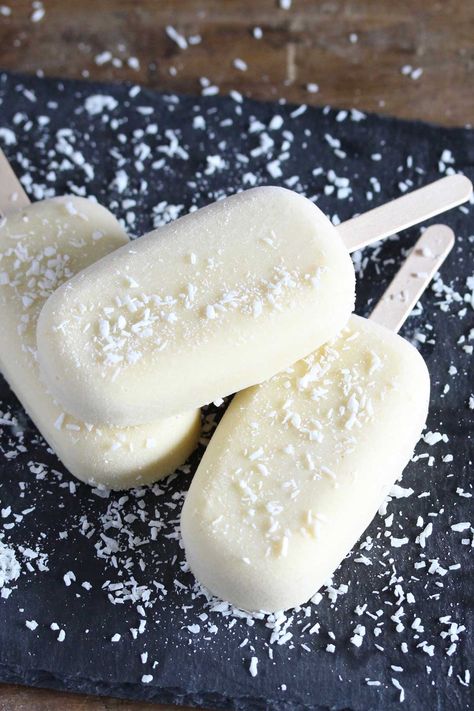 These coconut mango popsicles are a sweet and creamy frozen dessert that will keep you cool this summer. #dessert #sweet #popsicles #recipe #mango #coconut | zestedlemon.com Frozen Popsicles, Lime Popsicles, Banana Popsicles, Mango Popsicles, Ice Pop Recipes, Popsicles Recipe, Recipe Mango, Fruit Popsicles, Homemade Popsicles