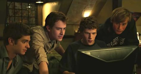 Forward Flash Episode 005: I'm CEO, bitch! | The Social Network (2010) - Fashion Grunge Social Network Movie, 90s Films, Movie Club, Fashion Grunge, Facebook Status, Love Film, Mark Zuckerberg, Tech Startups, The Social Network