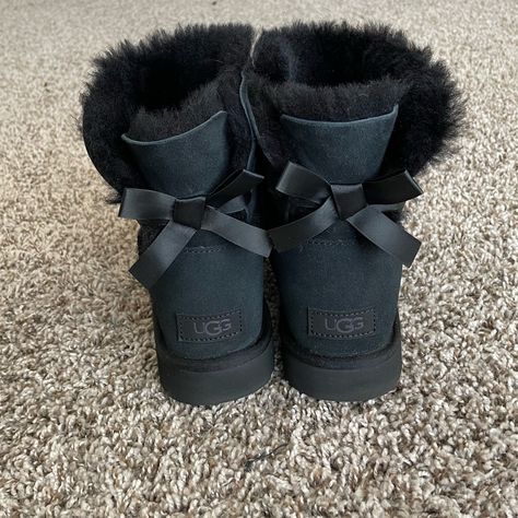 New, Never Worn. Black Bailey Bow Uggs, Uggs Mini, Ugg Mini Bailey Bow, Ugg Mini Bailey, Uggs With Bows, Womens Ugg, Bday List, Mini Baileys, Bailey Bow Uggs