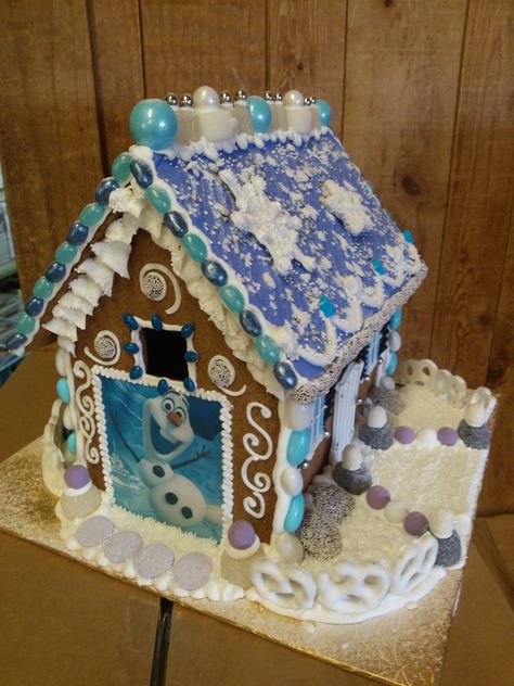 Frozen Gingerbread house! Gingerbread House Frozen Theme, Disney Gingerbread House, Disney Gingerbread, Gingerbread Competition, Gingerbread House Ideas, North Pole Breakfast, Candy Decorations Diy, Gingerbread Ideas, Gingerbread House Designs