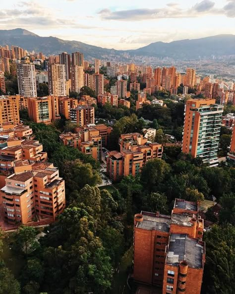 Medellin Colombia Aesthetic, Medellin Aesthetic, Amy Aesthetic, Places Aesthetic, City Pics, Trip To Colombia, America Memes, South America Map, Colombia South America