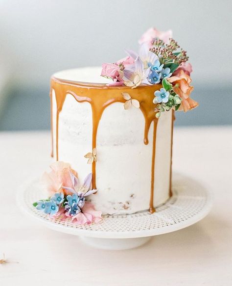 Drippy caramel and petite pastel blooms atop this dainty cake from @canteenbakery. We love the idea of mini cakes for each and every guest!   photo @jennapowersphoto florals @thefarmersflorist cake @canteenbakery  #dessert #weddingcake #baking #cakes #delicious #cakestagram #cakedecorating #instacake #sweettooth #weddinginspiration #wedding #weddingideas #minicake #weddingflowers #cake #cakeart #cakeoftheday #cakelove #cakeboss #cakedesign #drippycake #pastelflowers #bridetobe #weddinggoals #wed Spring Wedding Ideas, Floral Styling, Small Wedding Cakes, Black Wedding Cakes, Fresh Flower Cake, Individual Cakes, Wedding Treats, Cake Photography, Gorgeous Wedding Cake