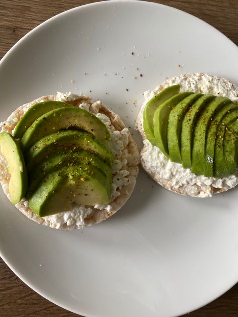 Rice Cake With Avocado, Rice Cakes, Meal Ideas, Avocado, Rice, Cake