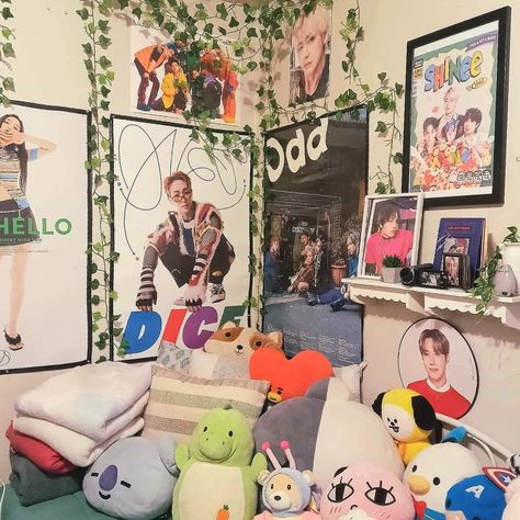 Kpop room kpop bed aesthetic maximalist room clutter core bts shinee armywol shawol army kpop multi room Clutter Core, Maximalist Room, Room Clutter, Bed Aesthetic, Army Room Decor, Kpop Room, Army Room, Maximalist Wall, Cute Room Ideas