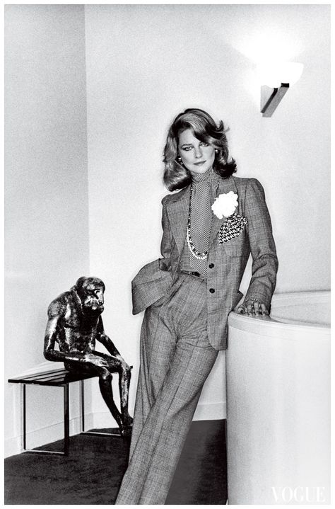 Charlotte Rampling - Helmut Newton, Vogue, January 1974 Georgy Girl, Style Androgyne, Fashion 1970s, Charlotte Rampling, Helmut Newton, British Women, Vogue Us, Moda Retro, Androgynous Fashion