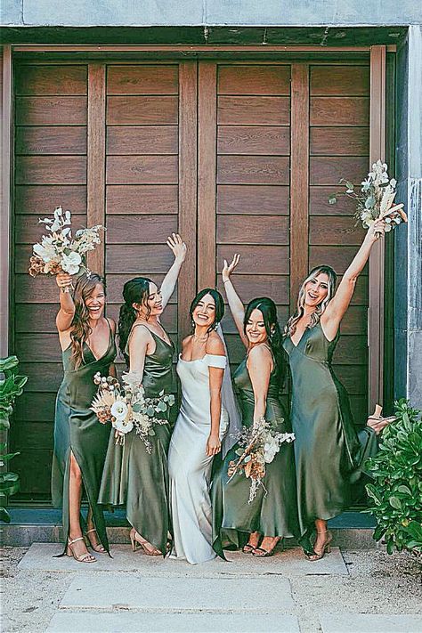 Here’s chic boho dress works for the wedding party. Pin that stunning dress within your wedding ideas.#bohobridal #bohostyle#weddingideas Mountain Wedding Guest Dress Colorado, Mountain Wedding Guest Dress, Bridesmaid Look, Bridesmaid Ideas, Boho Chic Dress, Bridesmaid Style, Boho Bridal, Chiffon Gown, Mountain Wedding