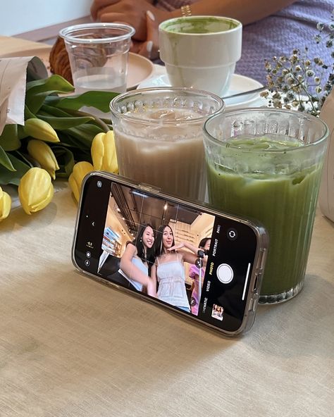 Tb to the cutest Cafe Date with the coolest group of gals 🍵✨ #cafe #nyccafedate #cafedatarde #selfcareday #nycwellness #les #nyccreatives #cafeday #matchamornings #matchalatte #nycgirlsday #balancedliving #journalingcommunity #morningroutines 2025 Moodboard, Self Care Lifestyle, Cafe Date, Summer Vision, Balanced Living, Cute Cafe, E Day, With Mom, Matcha Latte