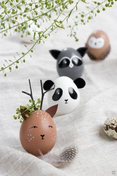 Cool Easter Eggs, Animal Easter Eggs, Diy Easter Eggs, Creative Easter Eggs, Fun Easter Crafts, Painted Eggs, Diy Ostern, Easter Egg Designs, Easter Egg Crafts