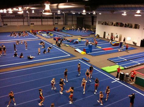 Cheerleading Gym Design, Cheer Gym Layout, Woodlands Elite, Cheer Gym, Cheer Captain, School Cheerleading, Basketball Gym, Gymnastics Gym, Cheer Coach