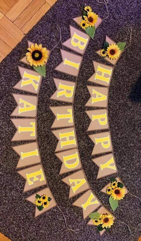 Sunflower Party Decor, Sunflower Party Themes, Birthday Sunflower, Sunflower Birthday Parties, Sunflower Birthday, Sunflower Party, 1st Birthday Party For Girls, Sunflower Baby Showers, Anniversaire Diy