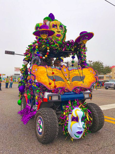 Mardi Gras Golf Cart Ideas, Parade Theme Ideas, Carnival Floats Parade, Mardi Gras Golf Cart Decorations, Mardi Gras Float Ideas, Mardi Gras Parade Float, Couple Entry, Golf Cart Decorations, Mardi Grad