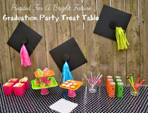 Graduation Party Treats, End Of School Party Ideas, Preschool Graduation Party, Graduation Bbq, End Of School Party, Elementary School Graduation, Elementary Graduation, School Party Ideas, Kindergarten Graduation Party