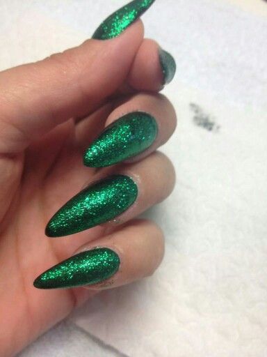 Sexy dark green glitter stilettos Trendy Nails Green, Green Sparkly Nails, Dior Nails, Nail Boutique, Nails Green, Creative Nail Designs, Sparkle Nails, Dark Nails, Sparkly Nails