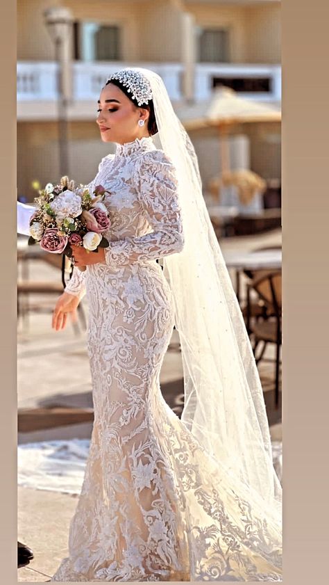 Wedding Dreses, Modest Formal Dresses, Muslimah Wedding Dress, Muslimah Wedding, Bride Dress Simple, Country Theme Wedding, Latest Bridal Dresses, Classy Wedding Dress, Royal Wedding Dress