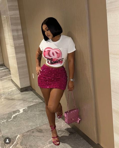 Pink Skirt Outfit Black Women, Concert Outfit Ideas Skirt, Pink Glitter Skirt, Outting Outfits, Atl Fits, Glitter Skirt Outfit, Sultry Aesthetic, Skirt Outfit Black Women, Nicki Concert